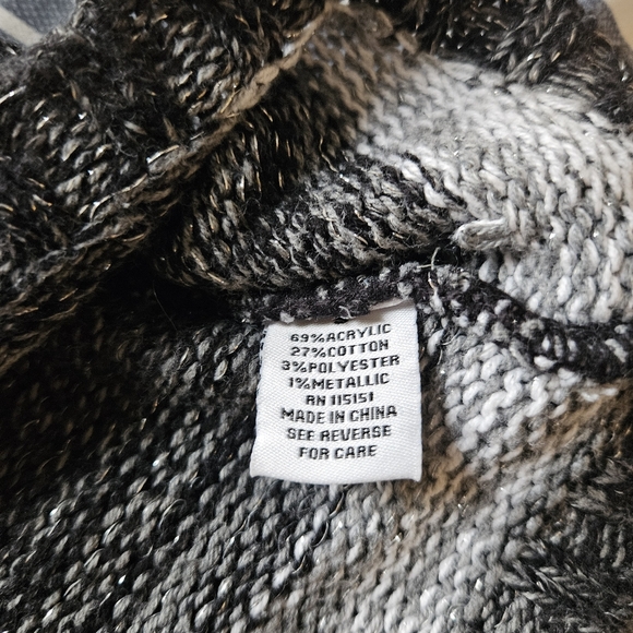 Fine Gauge Soft Knit Scoop Neck Sweater Size S - Picture 6 of 7